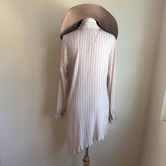 LF Millau Chiffon Pleated Back Asymmetrical Blouse - Picture 2 of 4